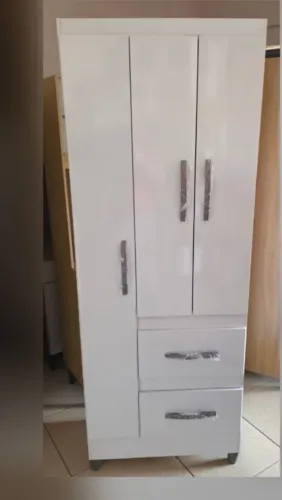 Guarda roupas solteiro com divisórias