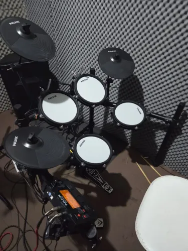 Bateria eletrônica profissional Nux DM -210