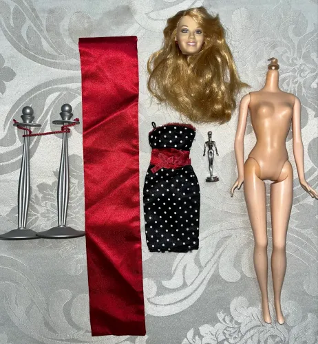 Boneca Barbie Hilary Duff Red Carpet Glam da Mattel - 2006