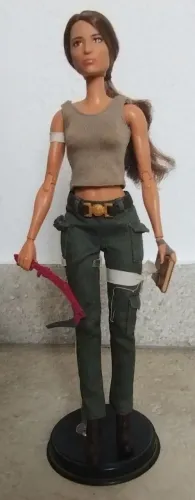 LARA CROFT TOMB RAIDER BARBIE MATTEL SIGNATURE