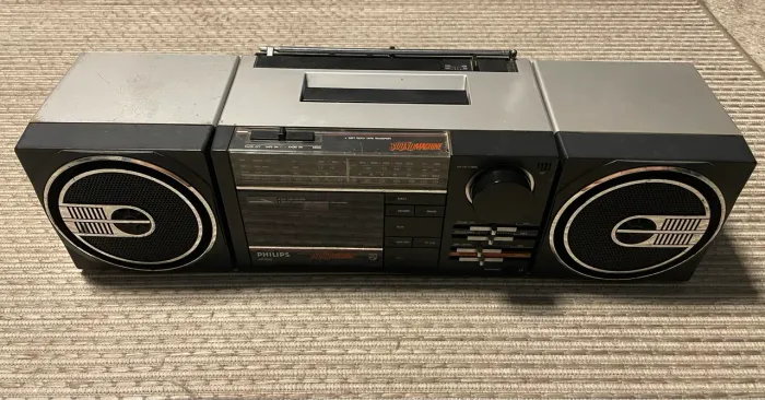 Rádio Philips Vintage AR550 - Boombox Retrô com Toca-Fitas