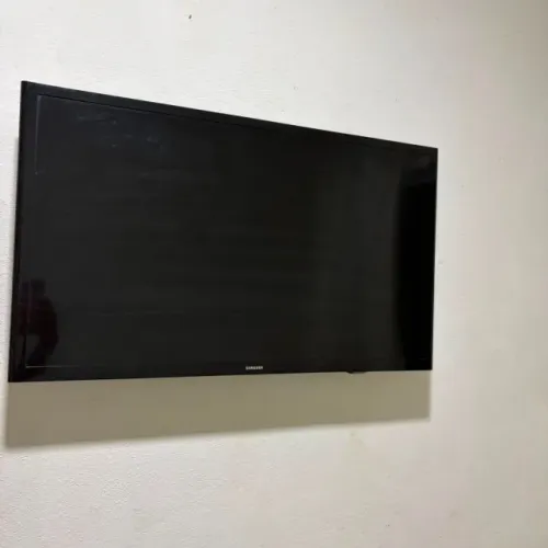 TV Samsung 32" Smart HD + Controle + Fonte Original + Antena + Suporte