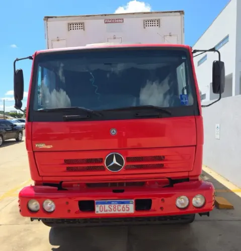 Caminhão Mercedes Benz MB 1718 Baú 2011/2012
