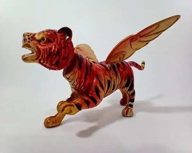 Antigo Tigre com Asas e Mola Japones - Miniatura Antiga dos Anos 70 com Ima de um Lado