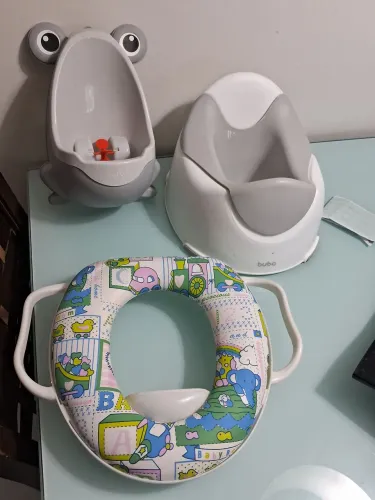 Kit higiene infantil com mictório sapinho, assento e penico