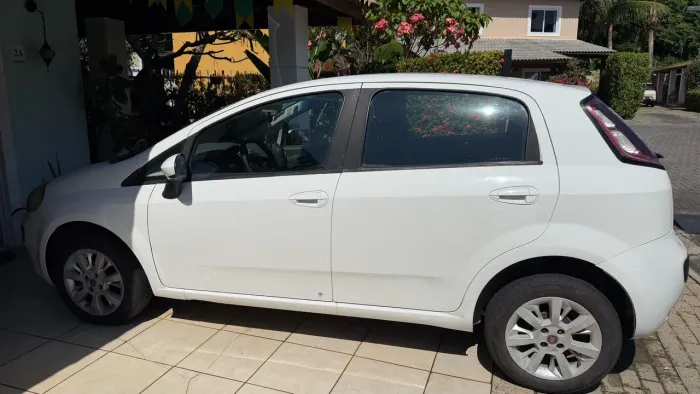 Fiat Punto Attractive 1.4 Fire Flex 8V 5P 2013