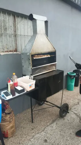 Carrinho de churrasquinho ótima condições