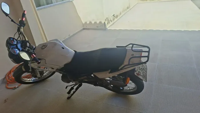 Factor 125 Yamaha ano 2015 veículo sem multa sem débito pronta pra ser usada