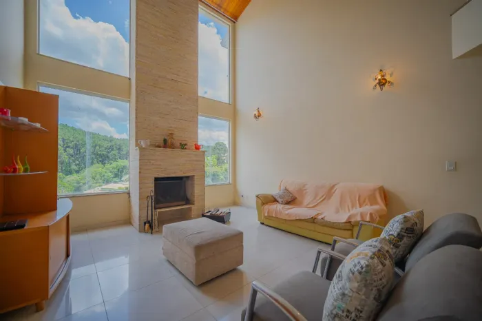 Casa em condomínio para venda com 5 quartos, sendo 5 suítes, 395m²