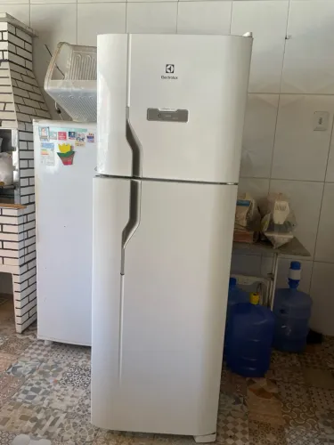 Geladeira / Refrigerador Electrolux Frost Free Duplex DFN41 de 371 Litros.