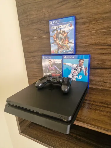 PLAYSTATION 4 SLIM 500GB + 3 JOGOS ORIGINAIS