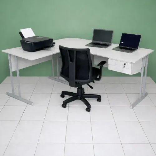 mesa em L na cor cinza com 2 gavetas pés de ferro