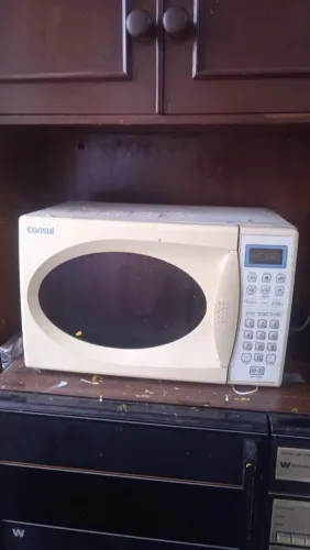 Vendo microondas com prato (com defeito)