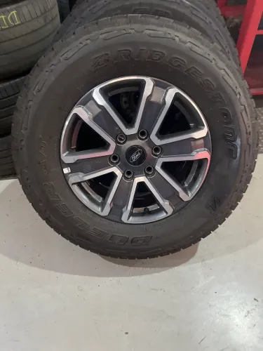 Rodas e pneus aro 17 novos