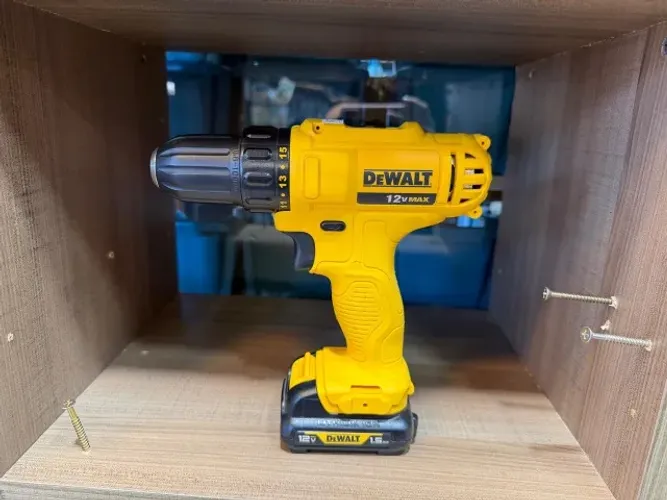 Furadeira/parafusadeira a Bateria 12v 3/8 Bivolt Dewalt