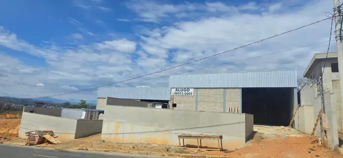 Galpão/Depósito/Armazém para aluguel tem 300 metros quadrados