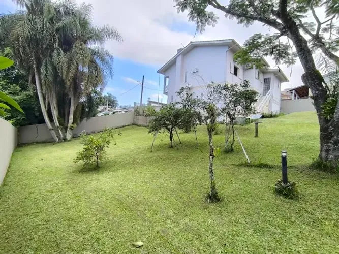 Casa TODA EM LAJE 3 dorm escritório AMPLO terreno final de rua ACEITA apto de menor valor