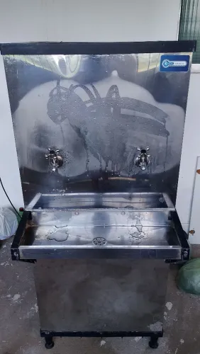 Vendo bebedouro industrial duas torneiras perfeito estado