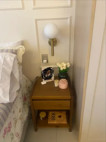 Vendo mesa de cabeceira excelente estado! Suoer