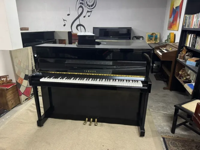 Piano Acústico Yamaha Muito Novo