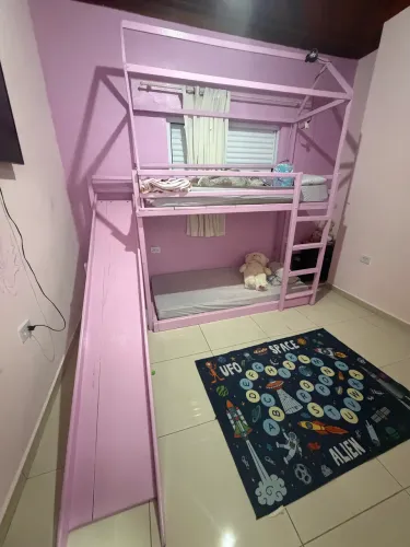 Cama beliche com escorregador reforçada madeira lei
