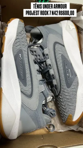 TÊNIS UNDER ARMOUR PROJECT ROCK 7 N42 ORIGIN