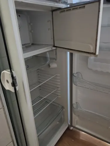 Geladeira Consul 240 litros.