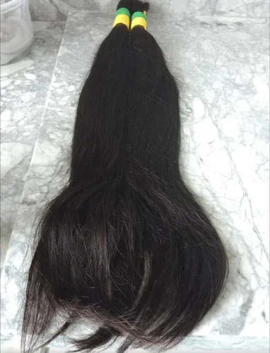 Cabelo liso com leve ondulação vietnamita