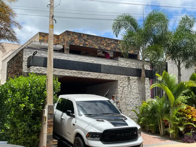 Ram Classic Laramie 5.7 V8 16V Gasolina 4X4 Aut. 2022