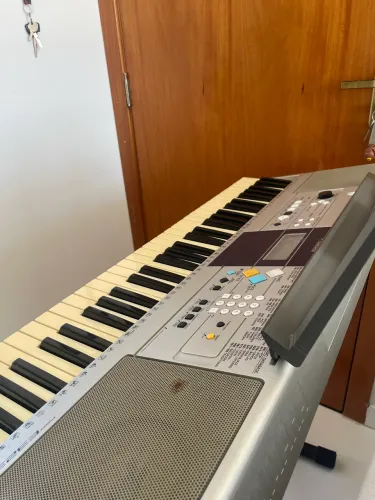 Teclado Yamaha PSRE 323 + fonte