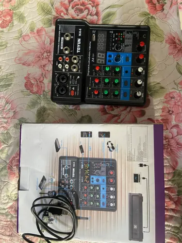 Mesa de som teyun 4 canais novíssima 
