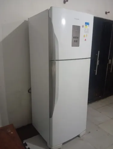 Vende se geladeira