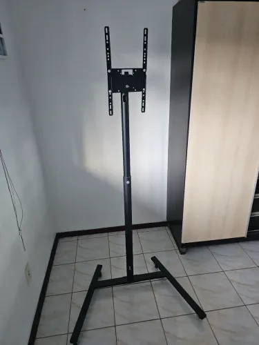 Suporte pedestal para TV