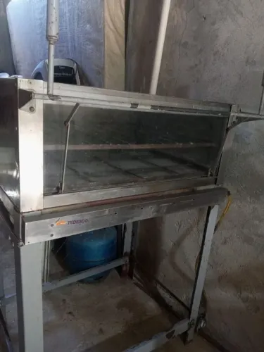 Vende-se forno a gás pra pizzaria/Delivery etc até 300 graus marca Tedesco