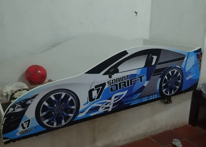 Cama menino carro