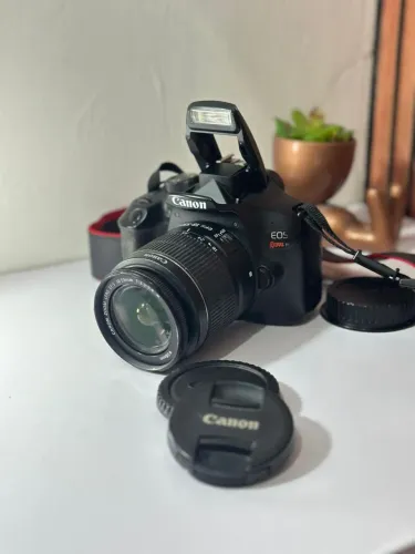 Câmera Canon t6<br>Acompanha:<br>Carregador<br>Lente do Kit EFS 18-55mm<br>R$ 2.300,00