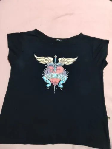 Regata estampada Bon Jovi em bom estado