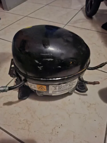 Motor de Geladeira Brastemp (Com Defeito) - Para Retirar Peças ou Conserto