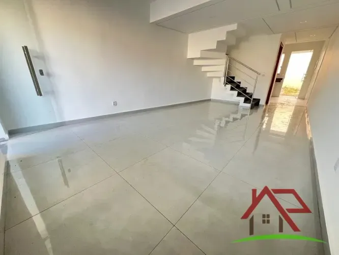 Vendo casa Geminada 02 quartos com entrada Independente no Jardim Leblon