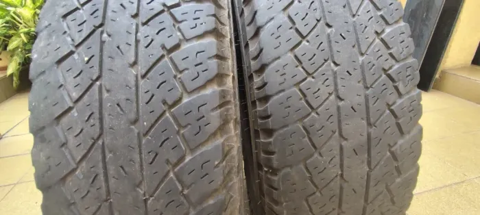 Par de pneu Bridgestone Dueler 205/70 R15 96T