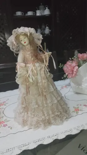 Boneca estilo Vitoriano,marcas pelo tempo