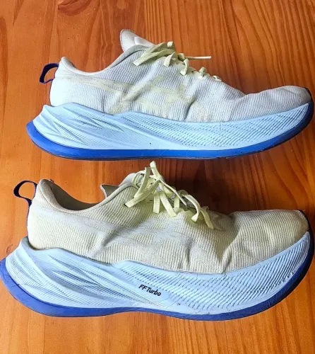 Tênis Asics Superblast tam.43 (leia o anúncio)