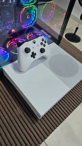 XBOX One S HD 1TB + Controle Original