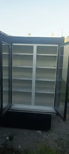 Vende-se expositor refrigerado de bebidas e laticínios