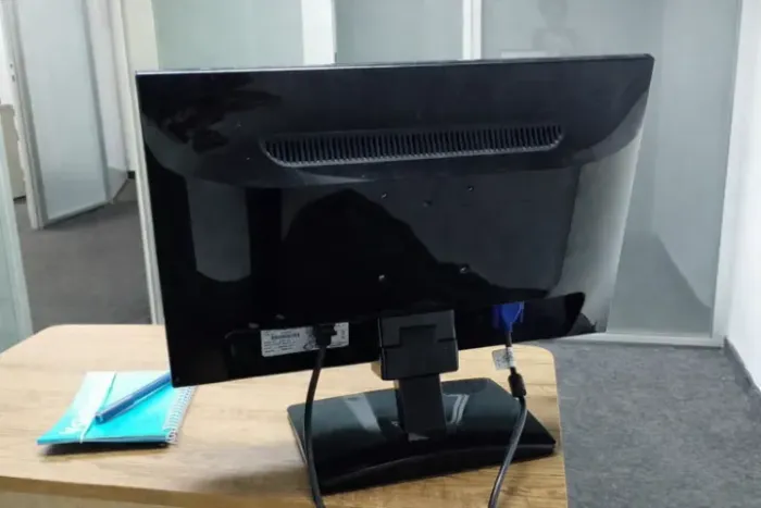 Monitor HP L185X Revisado | Ideal para Escritório