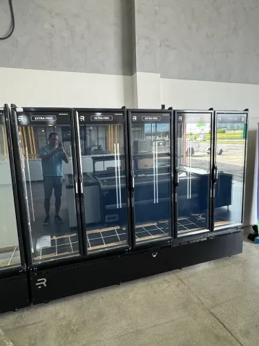 Auto serviço 5 portas extra frio total preto novo com garantia