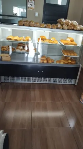 Vendo ou troco maquinário de panificação.
