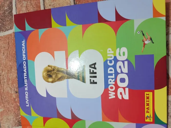Vendo Álbum capa dura e figurinhas