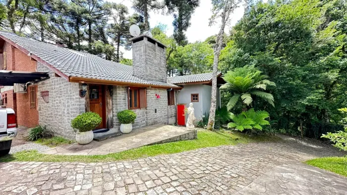 Casa para venda com 356 metros quadrados com 3 quartos em Luiza Corrêa - Canela - Rio Gran
