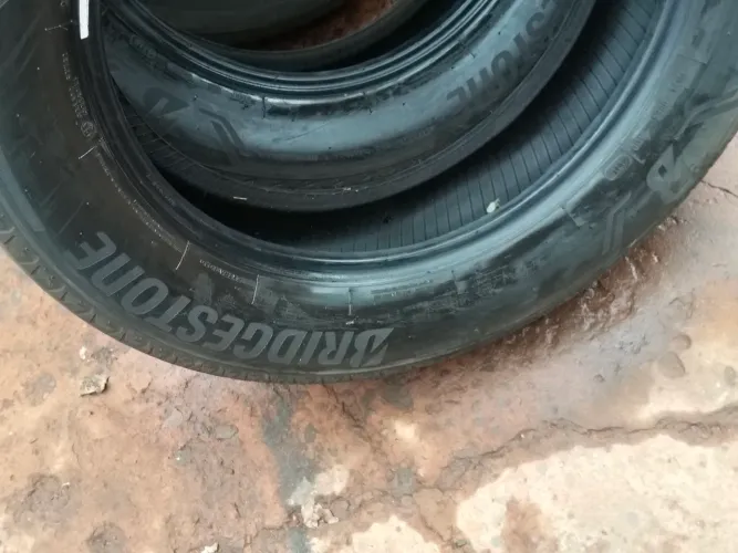 Pneu 225/60/18 em boas condições de uso